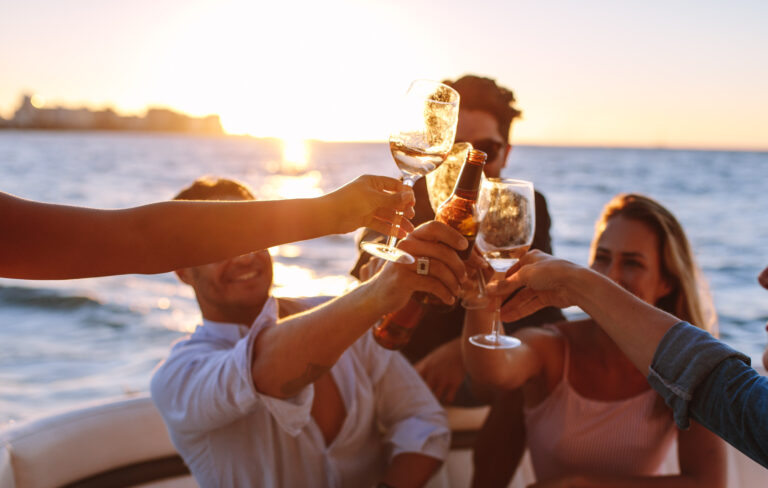 Sunset,Boat,Party,With,Young,People,Toasting,Drinks.,Group Of friends